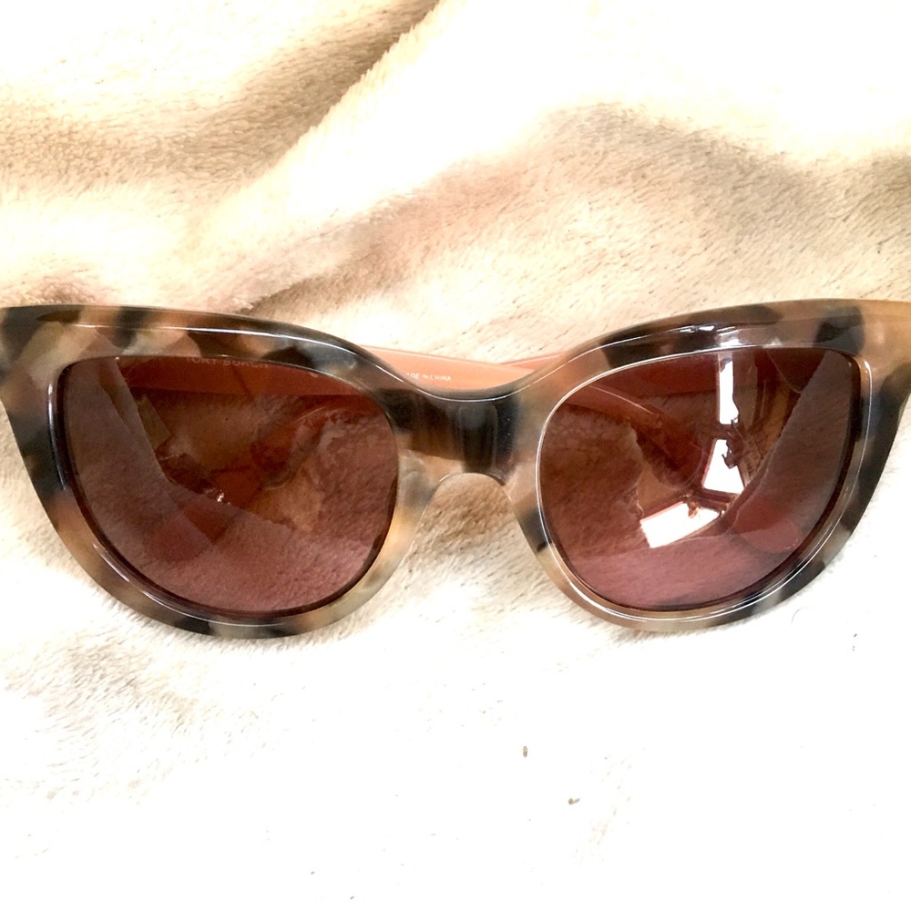 Tory Burch Rose shell glasses